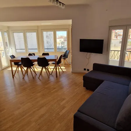 Espacioso, Luminoso, Coqueto, Y Muy Céntrico Apartamento